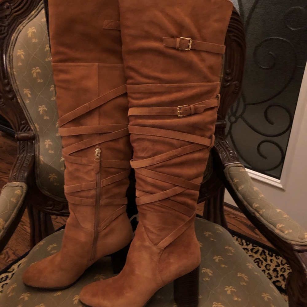 Classy, suede cognac heeled boots